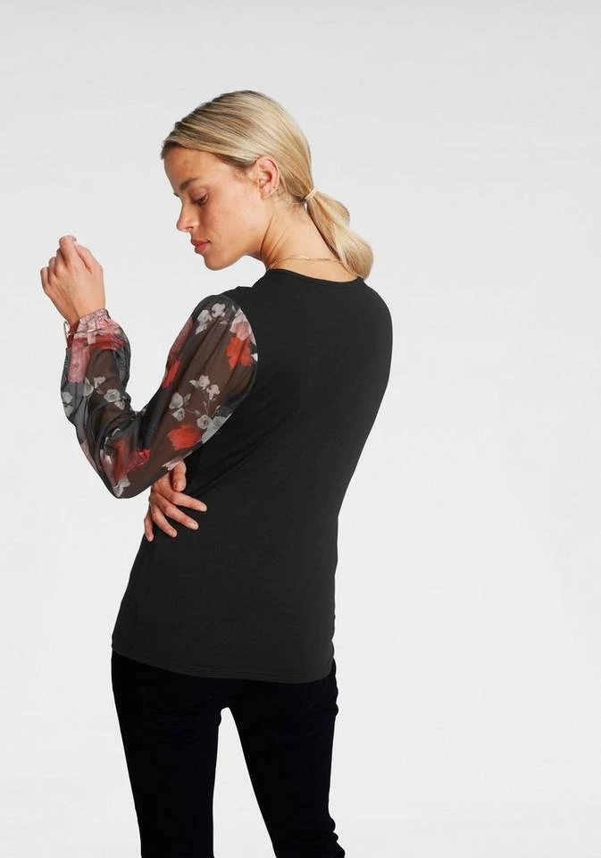 Melrose V-Shirt mit trransparenten, bedruckten Ärmeln Schwarz-weiß-gemustert, Schwarz-geblümt 2 Melrose V-Shirt mit trransparenten, bedruckten Ärmeln Schwarz-weiß-gemustert, Schwarz-geblümt – Bild 2