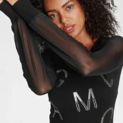 Melrose Strickkleid mit Chiffonärmeln und Buchstaben-Print - NEUE KOLLEKTION -Melrosesan Geschaft 10e26333 ddc4 5386 911a 0bc2a44da80c