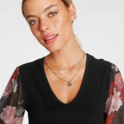 Melrose V-Shirt mit trransparenten, bedruckten Ärmeln Schwarz-weiß-gemustert, Schwarz-geblümt 11 Melrose V-Shirt mit trransparenten, bedruckten Ärmeln Schwarz-weiß-gemustert, Schwarz-geblümt -Melrosesan Geschaft 4b6028d8 96c9 5f11 b8a1 4e3ad2d3099b