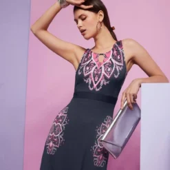 Melrose Maxikleid mit femininen Ornamenten -Melrosesan Geschaft 4bed597e 771d 503e 83de 8d269838471b