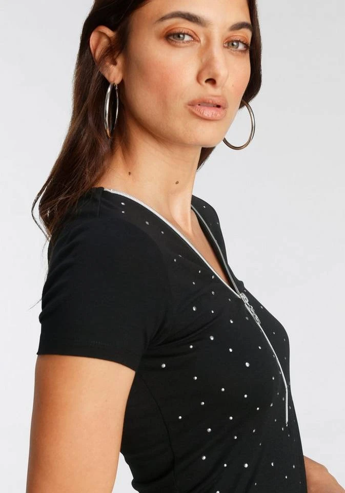 Melrose V-Shirt mit Reißverschluss-Detail und Glitzersteinen - NEUE KOLLEKTION 2 Melrose V-Shirt mit Reißverschluss-Detail und Glitzersteinen - NEUE KOLLEKTION – Bild 2