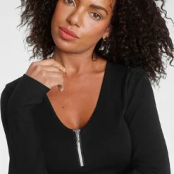 Melrose Strickkleid mit Reißverschluss und Grafik-Design -Melrosesan Geschaft 5a006c8d 9699 5cde a20f 8db1ef5b337c