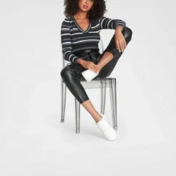 Melrose V-Ausschnitt-Pullover mit weichem Glitzergarn und Pailletten-Details Schwarz-grau-gestreift, Schwarz-royalblau-gestreift -Melrosesan Geschaft 5fc4233e 8665 5eab 834b c2c88ac503f6