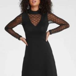 Melrose Strickkleid mit Grafik-Mesh - NEUE KOLLEKTION
