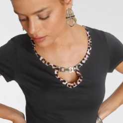 Melrose Kurzarmshirt mit Zierschnalle -Melrosesan Geschaft 78ad8d71 2b7c 5a80 9fde 4be6daac3e7e