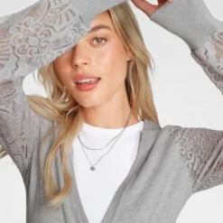 Melrose Strickjacke mit Ärmeln aus Spitze Schwarz, Hellgrau 11 Melrose Strickjacke mit Ärmeln aus Spitze Schwarz, Hellgrau -Melrosesan Geschaft 7a63b3a0 ba3a 510b 8f57 8ea34281bbc3