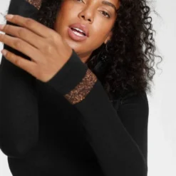 Melrose Strickkleid mit Streifen aus Glanzgarn -Melrosesan Geschaft 7c0c3811 6687 5ae9 bfc8 03463852501e