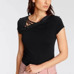 Melrose T-Shirt mit Zierschnürung - NEUE KOLLEKTION