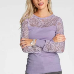 Melrose Rundhalspullover mit Spitze und Zierknöpfen Flieder, Schwarz