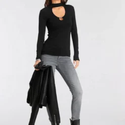 Melrose Rundhalsshirt mit Cut-Out und Schmuck-Detail - NEUE KOLLEKTION -Melrosesan Geschaft a6e6f1be 0ef4 5bd6 93a7 f4b938910844