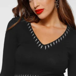 Melrose Strickkleid mit ausgestelltem Rock und Ziernieten -Melrosesan Geschaft b964b240 49c0 52eb a00d 97ed8d69f2a2