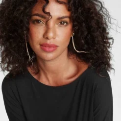 Melrose Fledermausshirt mit tiefem Rückenausschnitt und Ziernieten -Melrosesan Geschaft db0dfbf0 afad 5fbf 9892 05804064e1e5