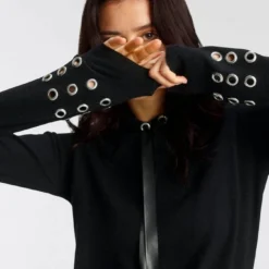 Melrose Strickpullover mit Kapuze und Ösen-Details - NEUE KOLLEKTION